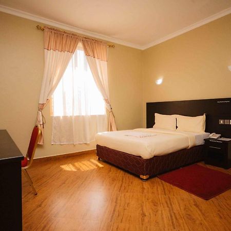 Panone Hotel Boma Boma la Ngombe Екстериор снимка