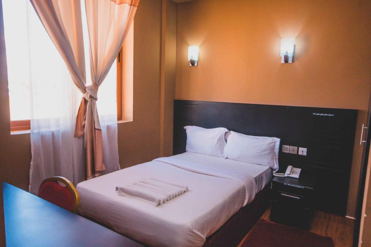 Panone Hotel Boma Boma la Ngombe Екстериор снимка