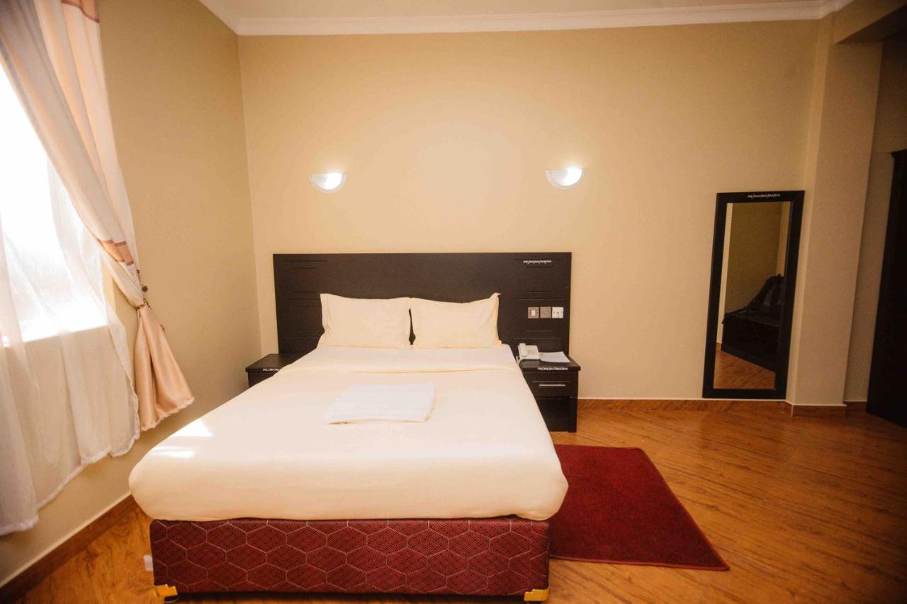 Panone Hotel Boma Boma la Ngombe Екстериор снимка