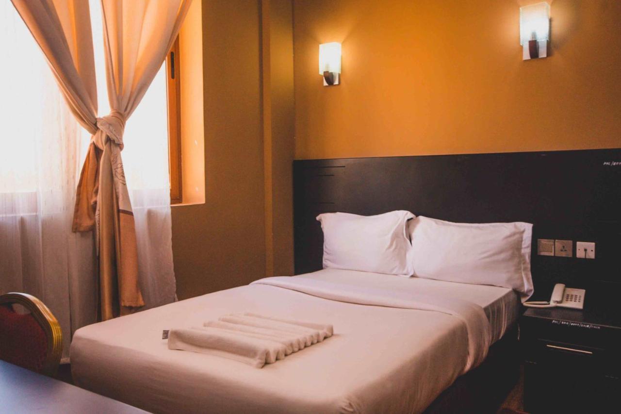 Panone Hotel Boma Boma la Ngombe Екстериор снимка