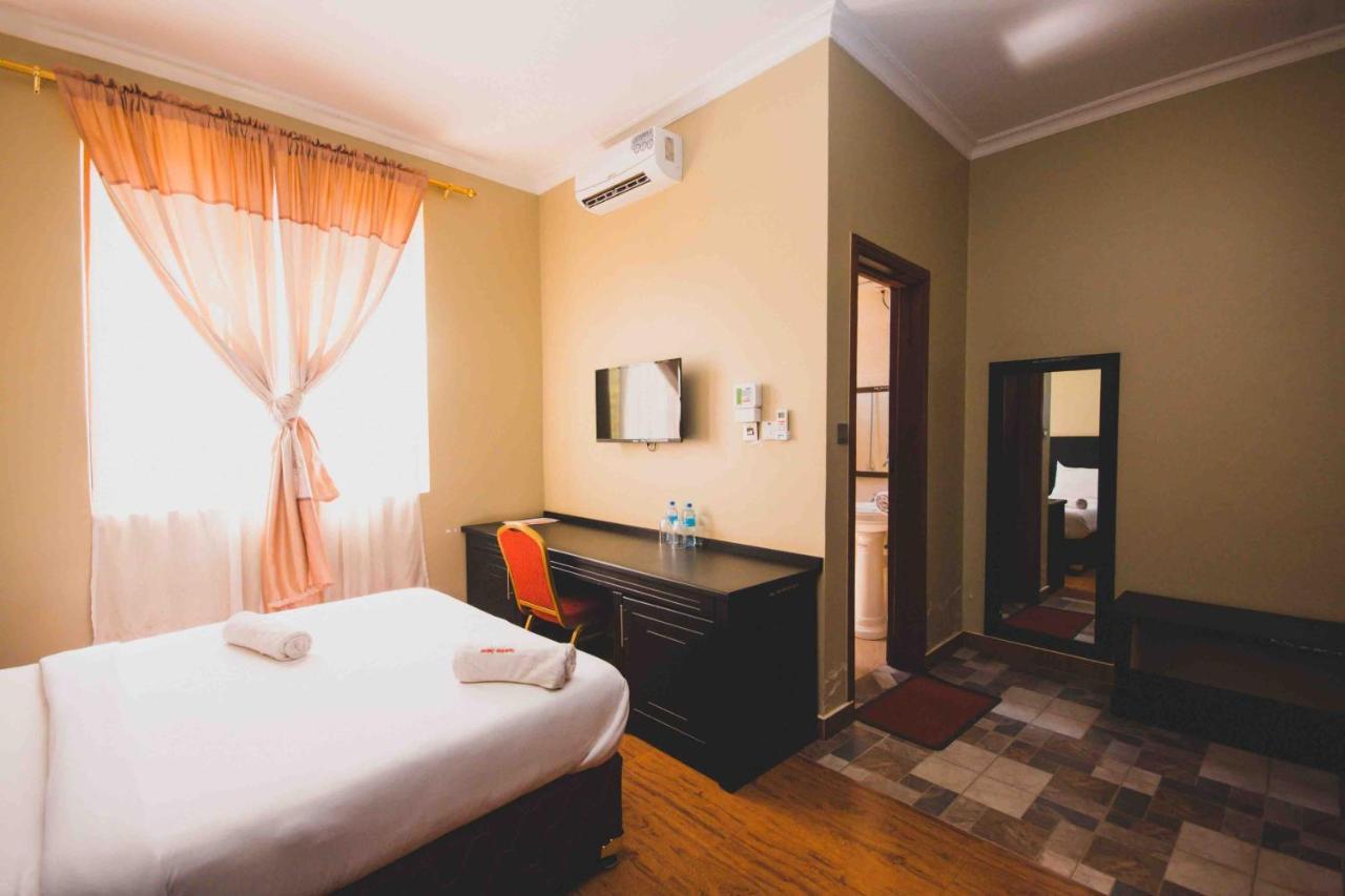 Panone Hotel Boma Boma la Ngombe Екстериор снимка