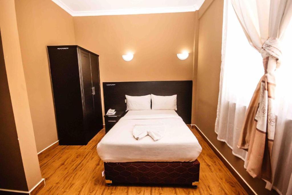 Panone Hotel Boma Boma la Ngombe Екстериор снимка